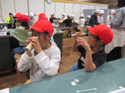 万華鏡づくりの様子①